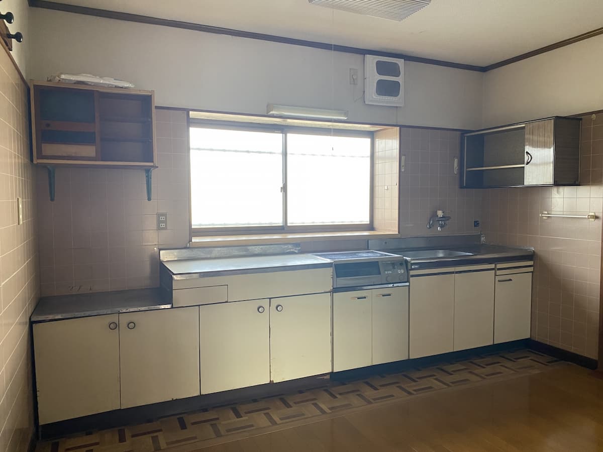 経年で古くなった戸建てのキッチン｜水回りリフォームの検討例（船橋市の伊藤設備総業）